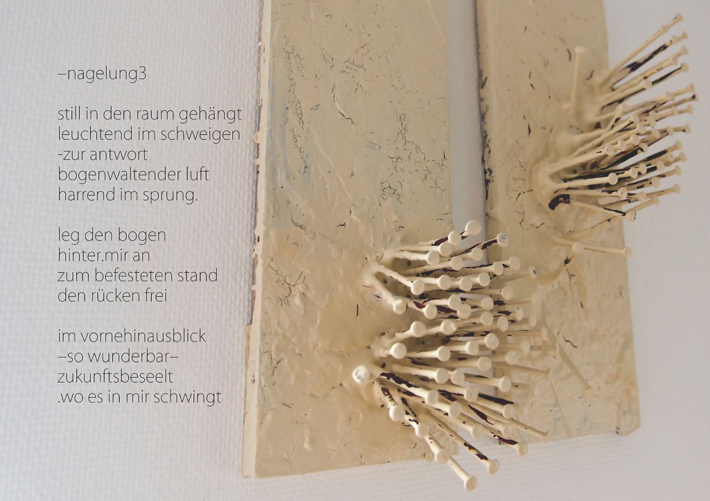 Marcellus M. Menke: -nagelung3. Photographiertes Objekt mit gesetztem Text. Seite 11 des m4art screenBooks, Gelsenkirchen-Buer, Köln, Siegen 2014